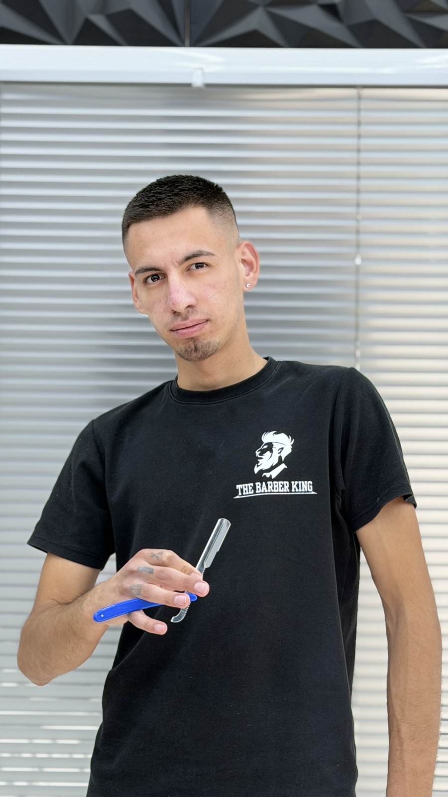 Илян — Senior бръснар в The Barber King